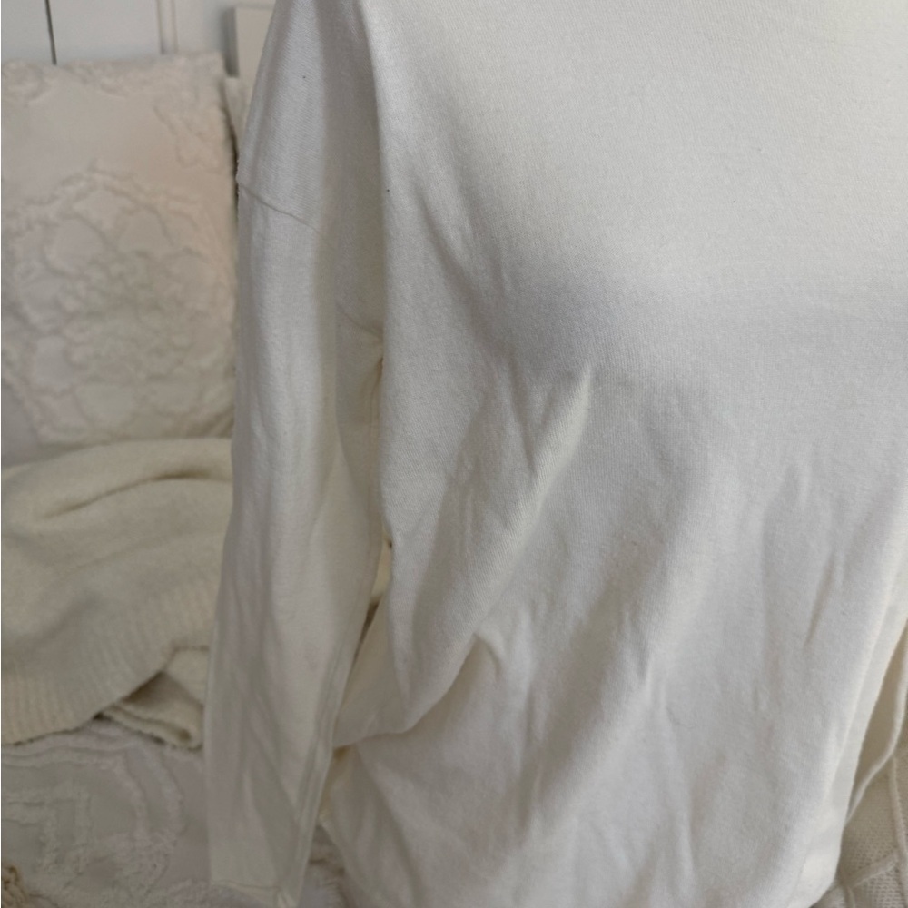 Elegant White Women's Sweater - Picture 4 of 10